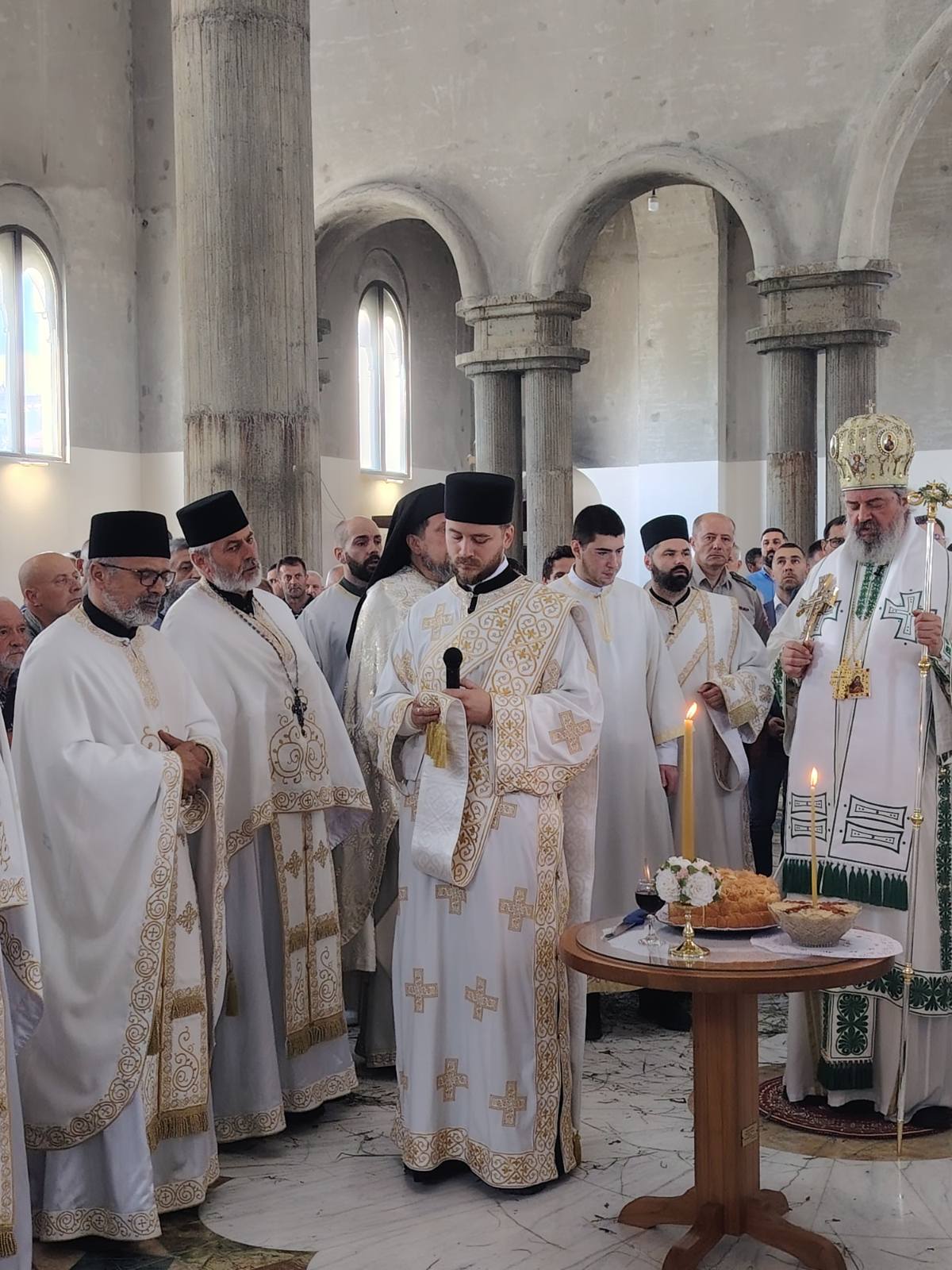 Епископ Исихије на литургијској прослави славе Града Ваљева