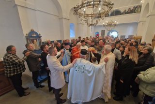 IMG-98cb7aff274ec1c17dcfd88c26e3c423-V